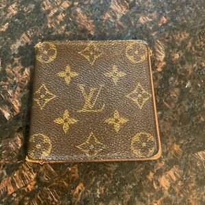 Louis Vuitton bi fold wallet